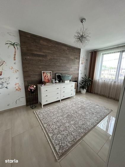 Casă cu 4 camere cu Teren 325 Mp în Podu Roș