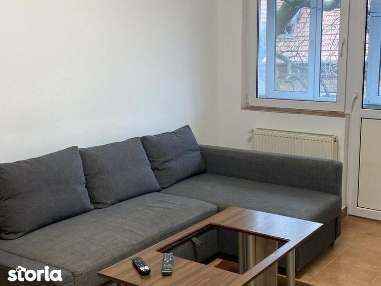 Apartament cu 2 camere, mobilat în Est