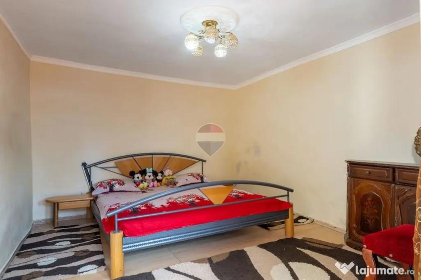 Casă cu 4 camere cu Teren 1000 Mp în Pârneava
