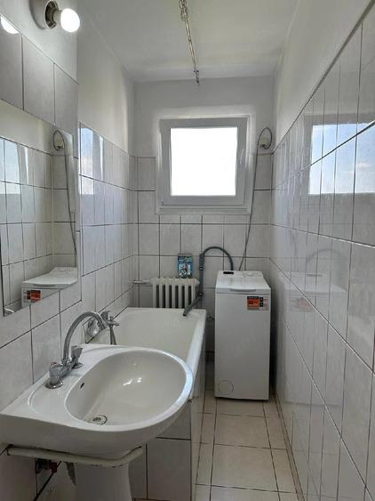 Garsonieră decomandată în Titan