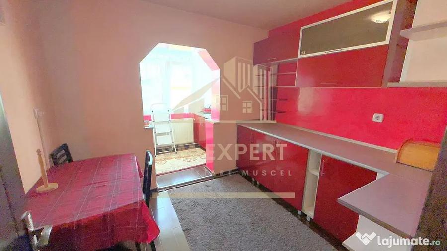 Apartament cu 3 camere decomandat în Sud