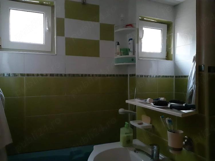 Apartament cu 4 camere semidecomandat în Central