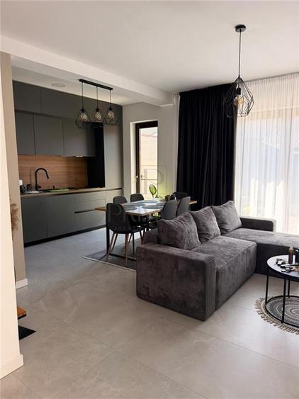 Duplex cu 4 camere cu Canalizare în Plopi