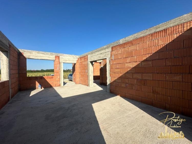 Casa la rosu si teren de 560 mp de vanzare in Tarian - Bihor - 12