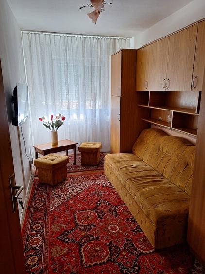 Inchiriez/vand apartament 3 camere - 1
