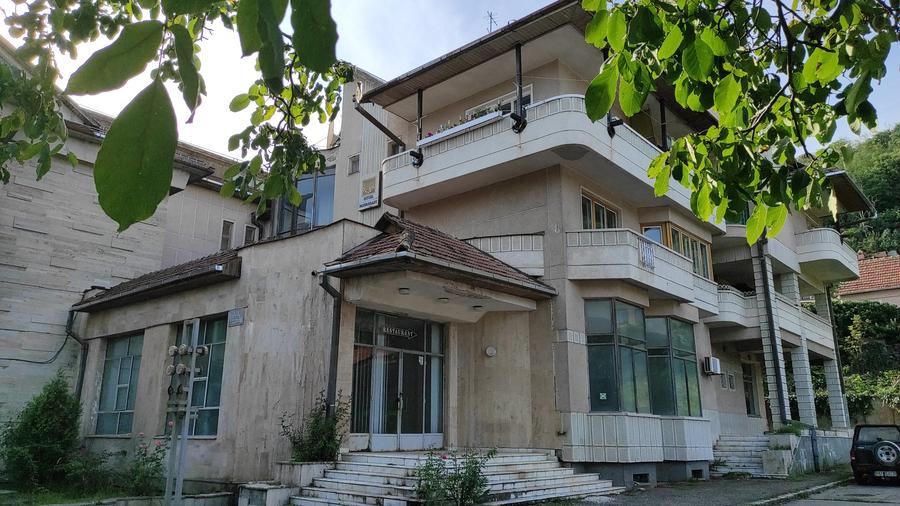 HOTEL DE VANZARE - 5