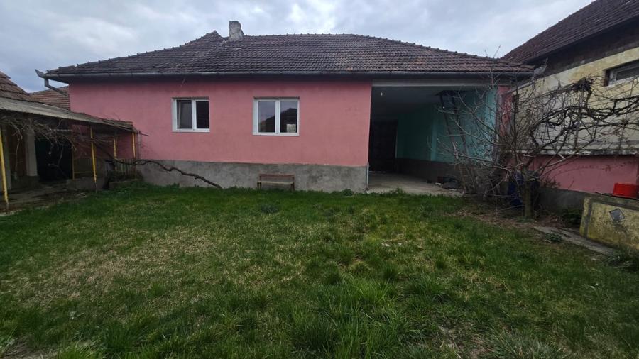 Casa de vanzare - Sustiu , Bihor - 3097 mp teren - 7
