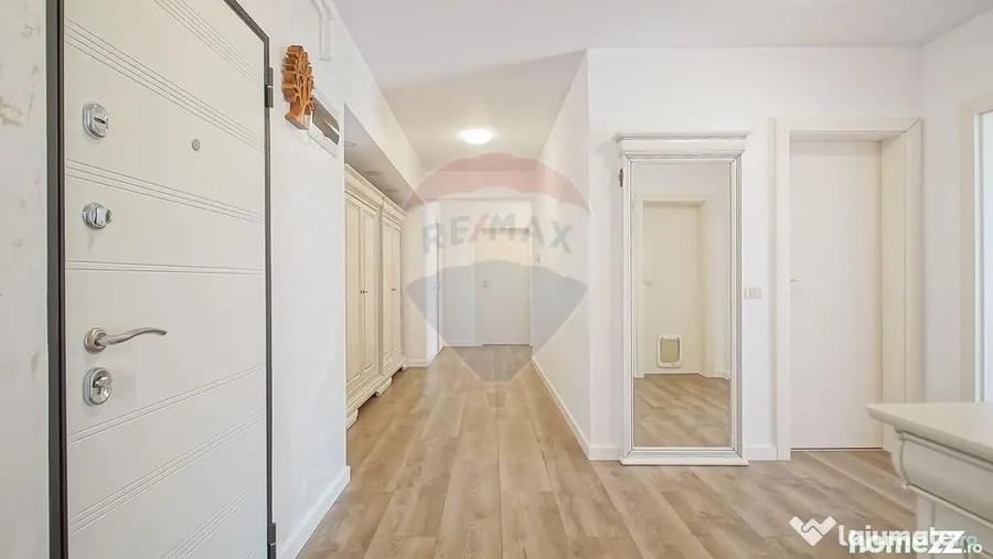 Apartament cu 5 camere decomandat în Noua