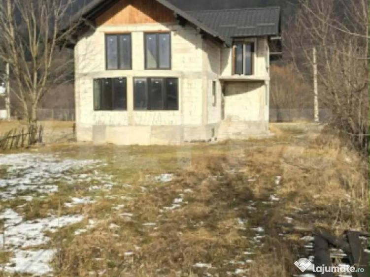 Casa etaj la rosu, 150 mp utili, 2460 mp teren, Campulung Mo - 1
