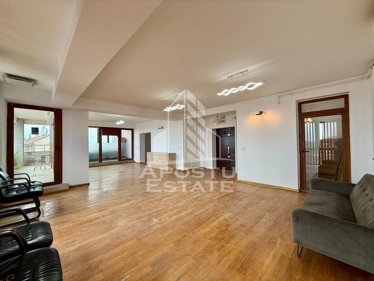 Birou, de 143 mp, în Complex Studențesc
