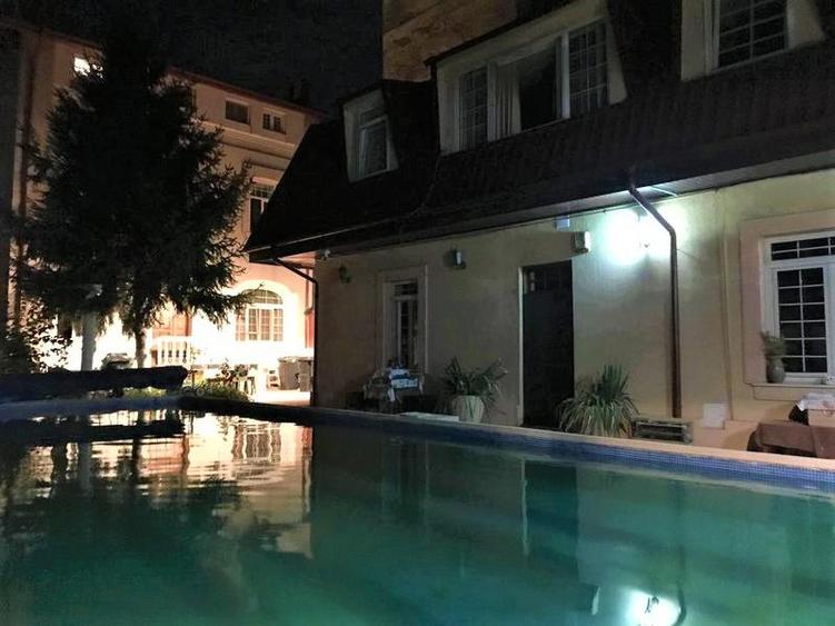 Corp vila, ideal locuinta, cu piscina si curte proprie in centru, Bucuresti - 33