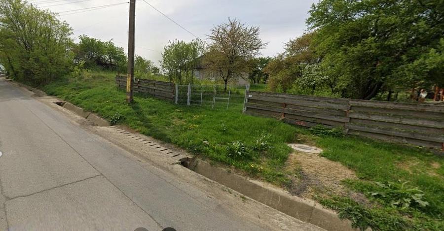 Miroslava  zona Liceului TEREN 1500mp cu casa batraneasca asfalt si Utilitati - 1