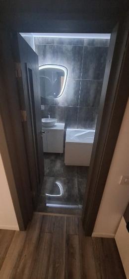 Vanzare apartament  3 camere,vedere către Coloana Infinit, 168000 € - 5