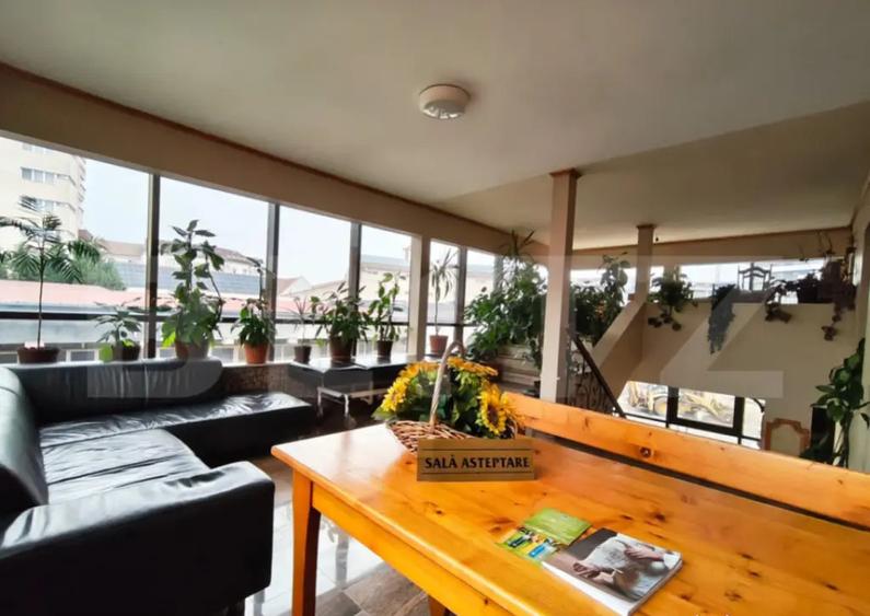 Spa?ii comerciale in cladire de birouri central - 10