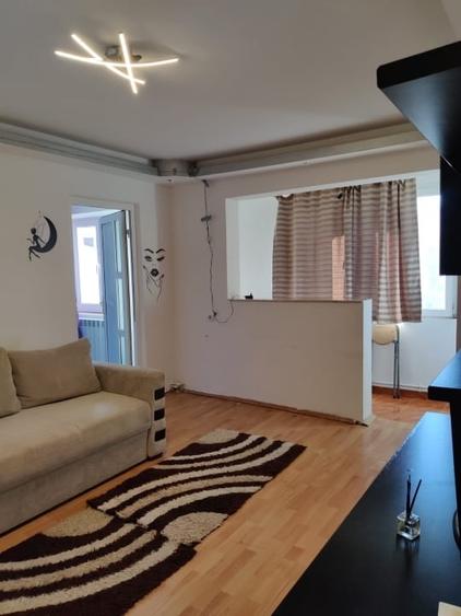 Inchiriez apartament 3 camere - 1