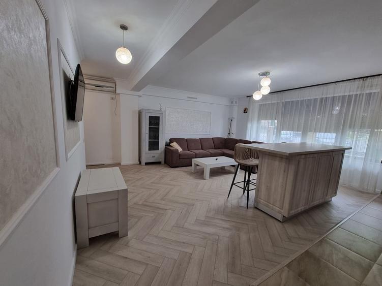 Apartament 3 camere de închiriat în zona Cazino Mamaia (pe partea cu l - 2