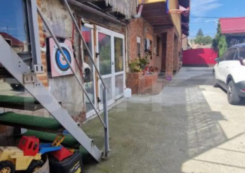 Casa 5 camere, Sacele , panouri solare 6kw, terasa , 835 mp - 11