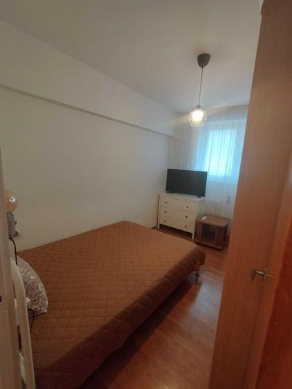 Apartament cu 3 camere decomandat în Valea Oltului