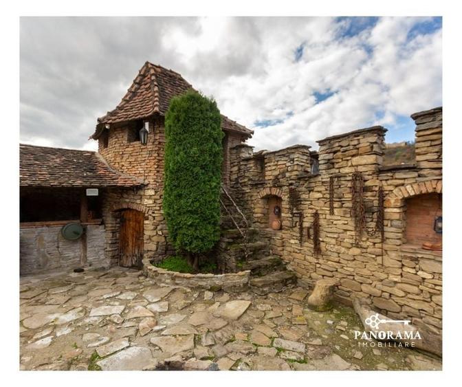 Pensiune rustică in Transilvania de v&acirc;nzare &icirc;n centrul comunei Saschiz - 6