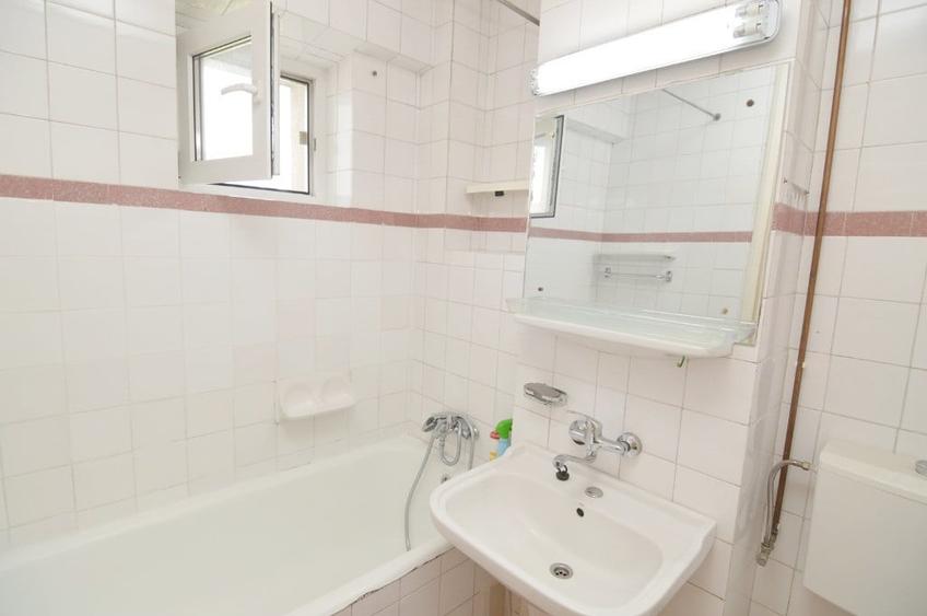 Apartament cu 4 camere decomandat în Titulescu