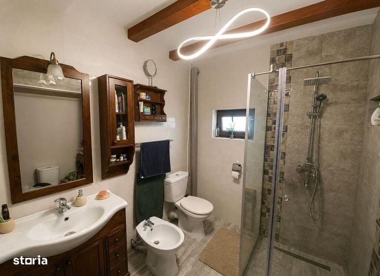 Casă cu 3 camere cu Teren 2100 Mp în Central