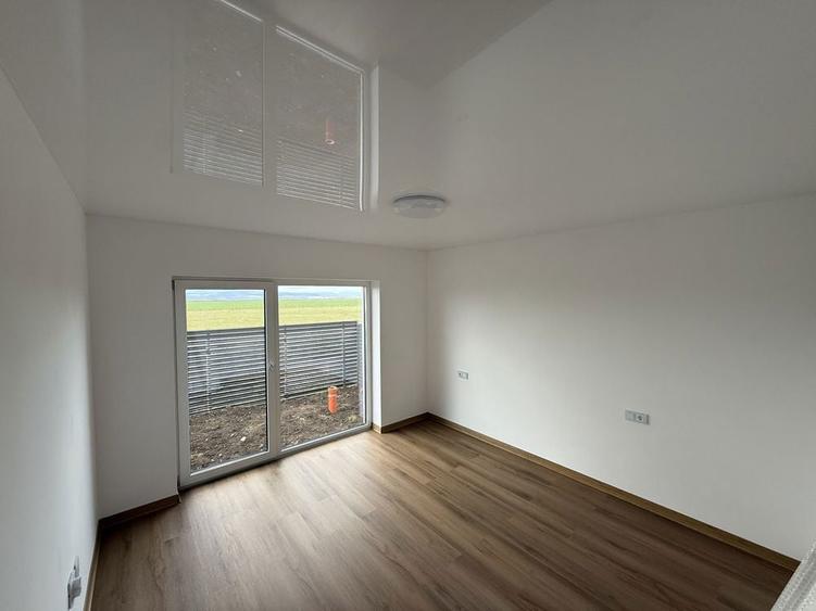 Vand casa individuala , din caramida,4 camere, 2 bai, cartier Izvor - 6