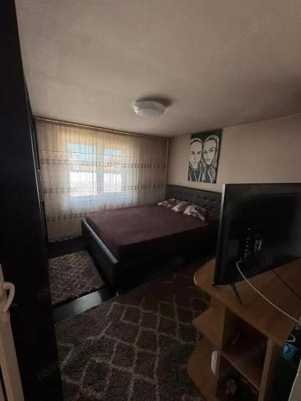 Casa de vanzare 2 locuin?e in aceea?i curte, teren generos 3.855 mp - 9