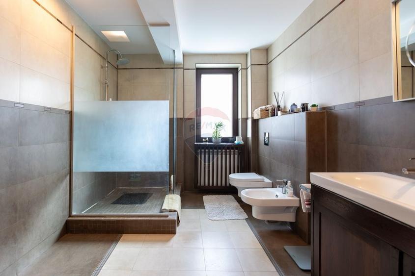 Vilă cu 7 camere de vânzare în zona Centrală Orașul  BUHUȘI - 22