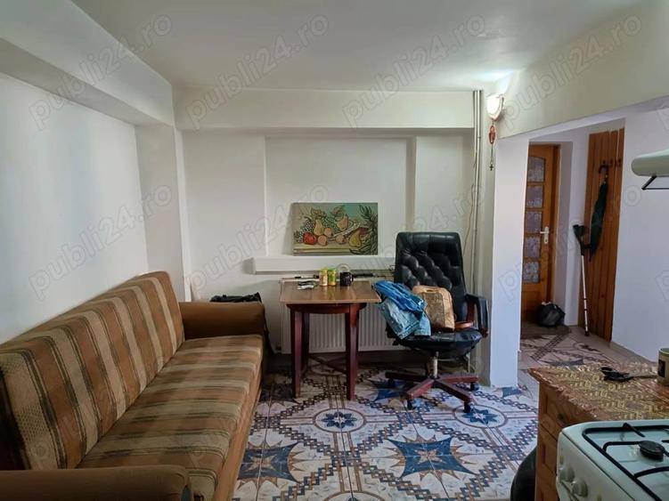 PROPRIETAR inchiriez camera mobilata la curte 13 Septembrie - 1