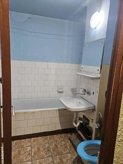 Vand ap.2 cam confort1A langa spitalul CFR,strada Domnisori. - 2