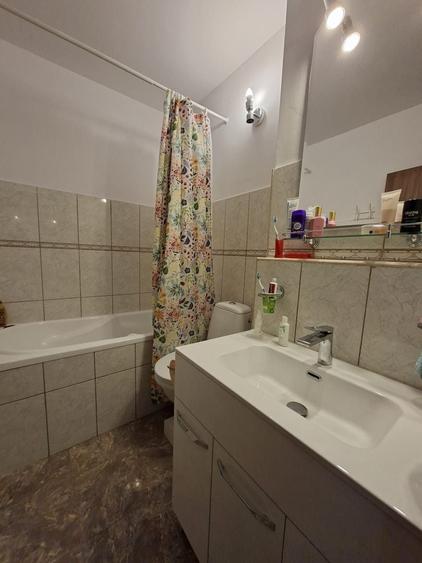 Apartament cu 2 camere semidecomandat, mobilat în Semicentral