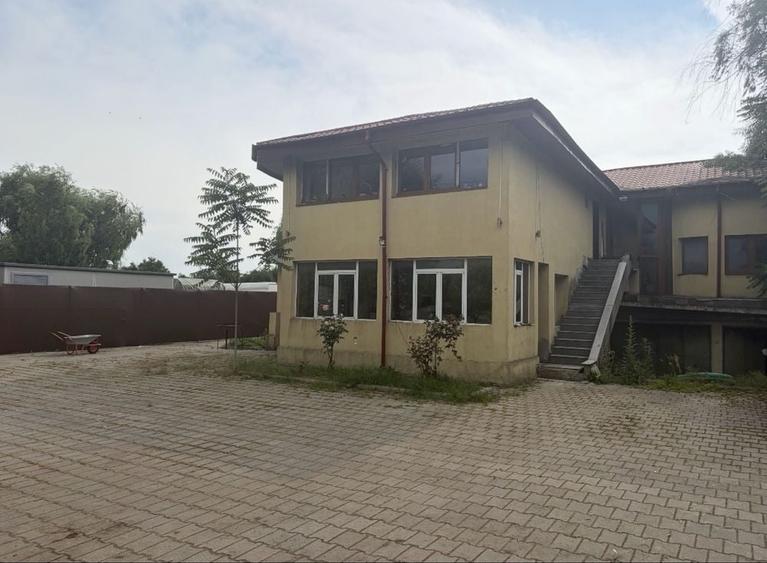 Casă cu 4 camere în 1 Decembrie