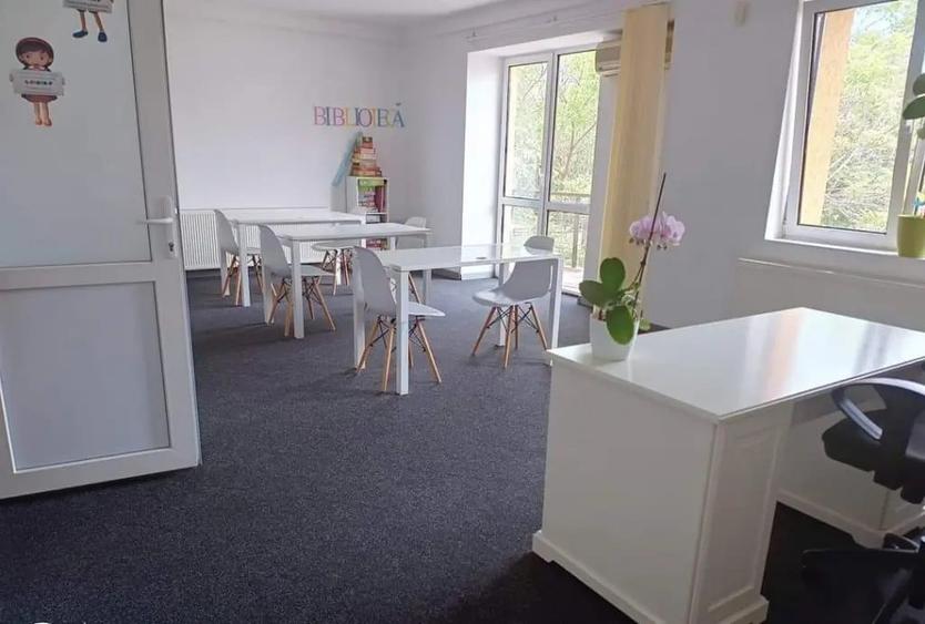 Casă cu 5 camere în Vitan