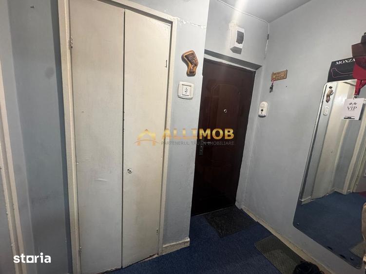 Apartament cu 2 camere semidecomandat în Democrației