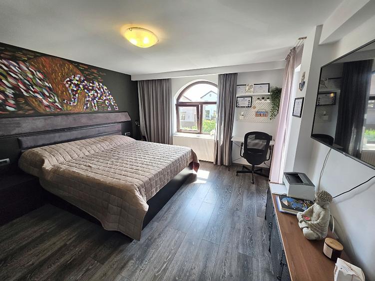 Casă cu 5 camere cu Piscina în Tunari