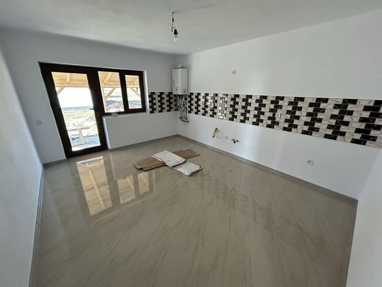 Casă cu 4 camere cu Teren 400 Mp în Geamăna
