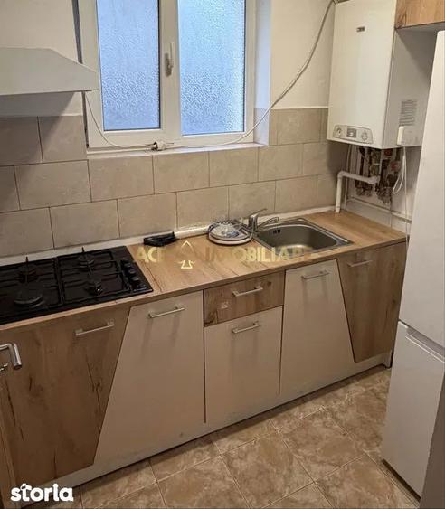 Casă cu 2 camere cu Canalizare în Central