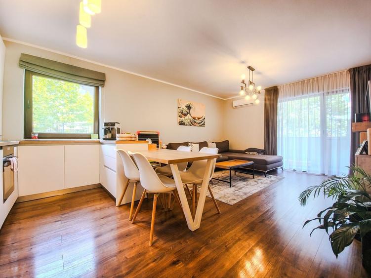 Apartament cu 3 camere semidecomandat, mobilat în Europa