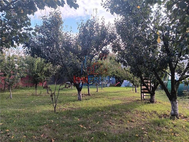 Casă cu Teren 1200 Mp în Filiași