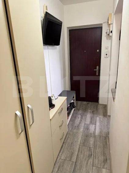 Apartament cu 2 camere semidecomandat, mobilat în Central
