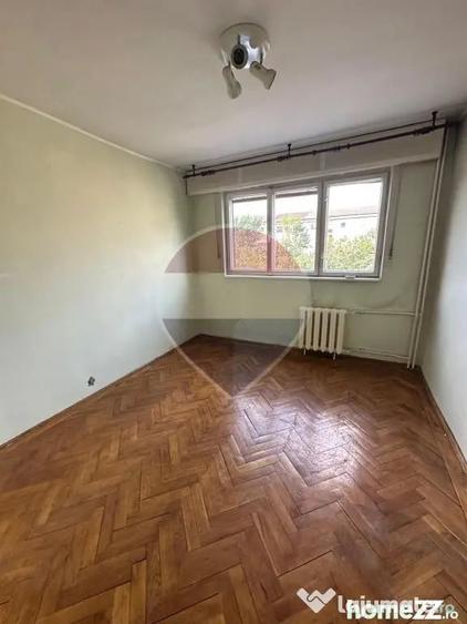 Apartament cu 3 camere decomandat în Rogerius