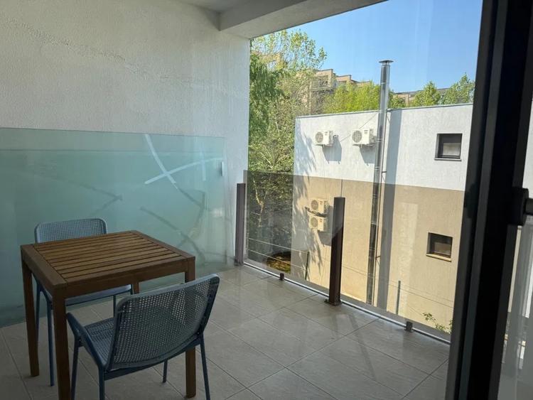 Apartament cu 3 camere decomandat, mobilat în Herăstrău