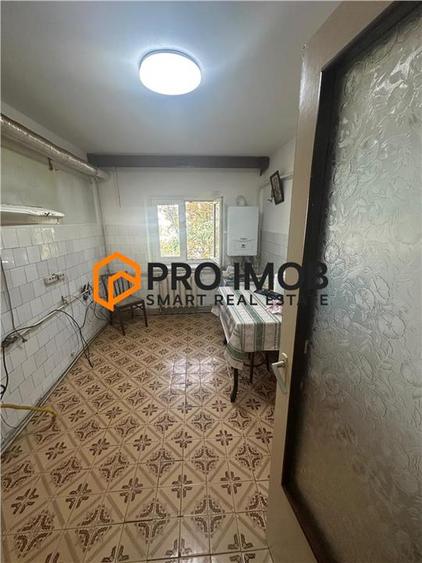 Apartament cu 3 camere decomandat în Est