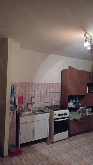 Apartament cu 3 camere semidecomandat în Central