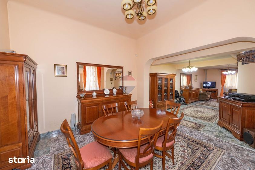 Casă cu 6 camere cu Teren 1000 Mp în Central