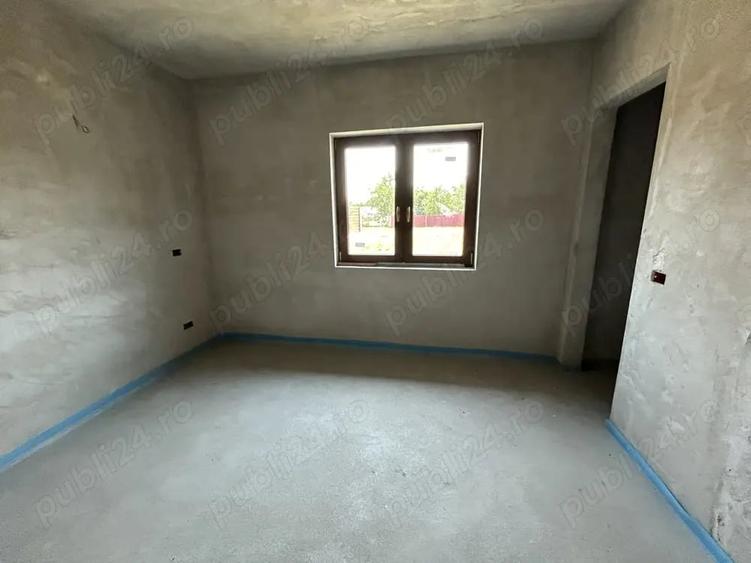 Casă cu 5 camere cu Teren 170 Mp în Livada