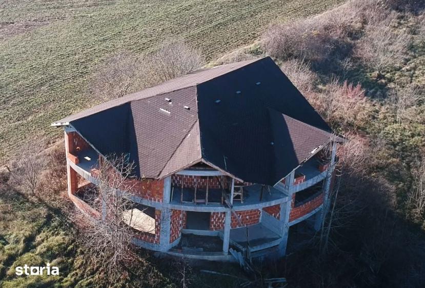 Ocazie. Casa la ro?u(sau la cheie) arhitectura rara, priveliste. - 6