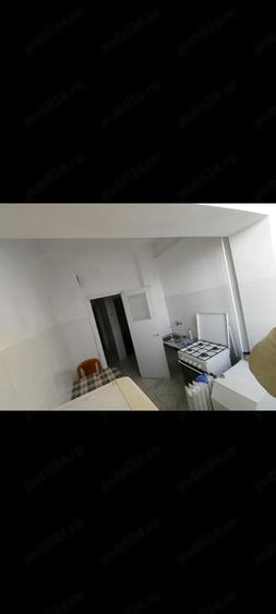 Inchiriez Vand garsoniera dubla Cina. Mobilata, frigider ?i ma?ina de salat noi. Et 9 - 3