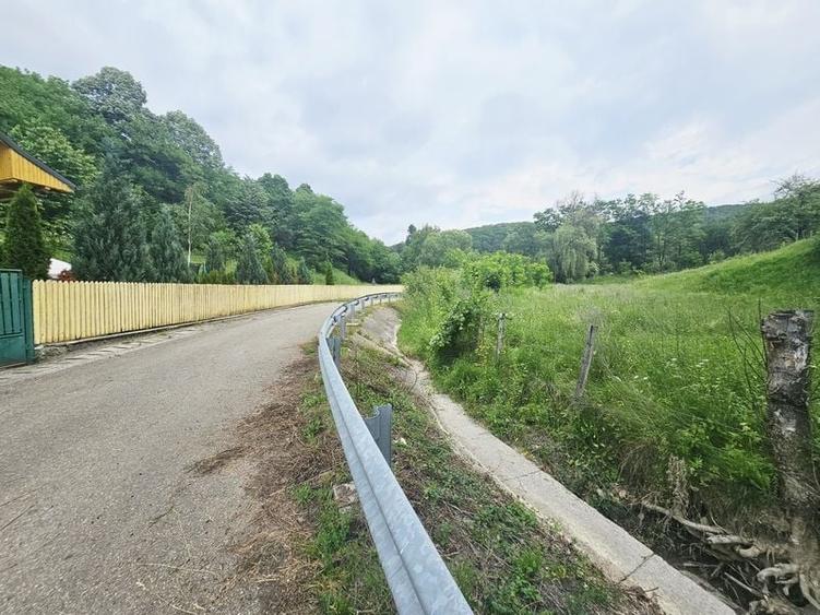 Teren intravilan lângă pădure – 1659 mp,  C.U. P+2E, Vărbilău - 9