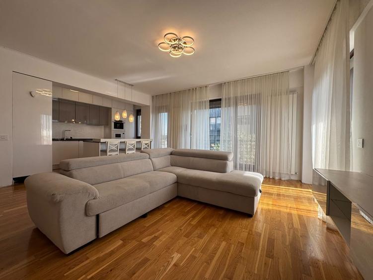 Apartament cu 3 camere semidecomandat în Băneasa